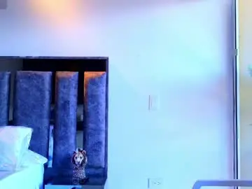 Chaturbate Live Porn of santin_seans