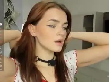 Chaturbate Live Sex Cam of synne_glows