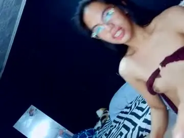 Chaturbate Live Sex Cam of tsameliaxxx