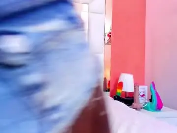 Chaturbate Nude Webcam of lia_antonella69