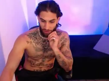 Chaturbate Live Sex Cam of luciifer_hills