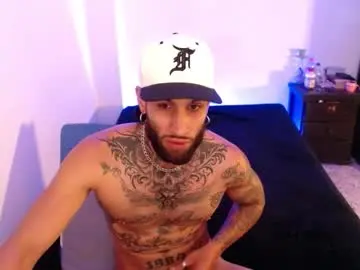 Chaturbate Live Sex Cam of luciifer_hills