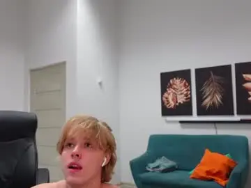 Chaturbate Live Sex Cam of damien_dallas