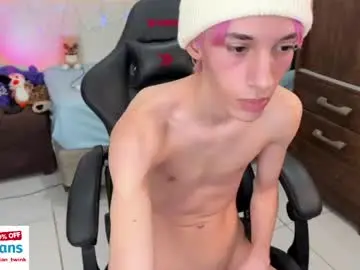 Chaturbate Best live sex cam show of kiantwink