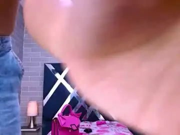 Chaturbate Live Sex Cam of andrea_gill_