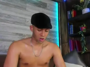 Chaturbate Live Porn of bento_fox