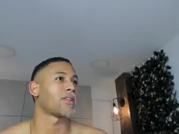 Chaturbate Live Sex Cam of bento_fox