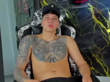 Chaturbate Live Sex Cam of eithan__boy