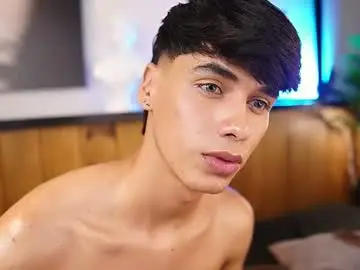 Chaturbate Live Sex Cam of andrewortix