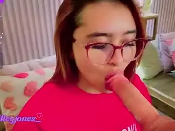 Chaturbate Nude Webcam of milleyjones_