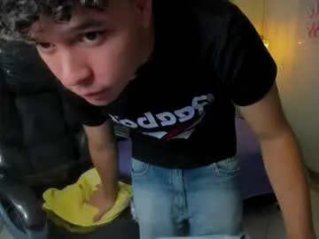 Chaturbate Watch Live Sex Cams of benjamintwink1