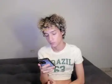 Chaturbate Live Sex Cam of lildan18