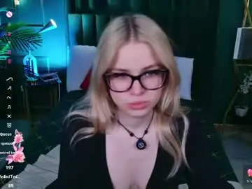Chaturbate Live Sex Cam of chloewells
