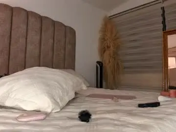 Chaturbate Best live sex cam show of emily_____