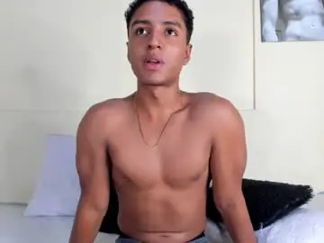 Chaturbate Live Sex Cam of magnusking_