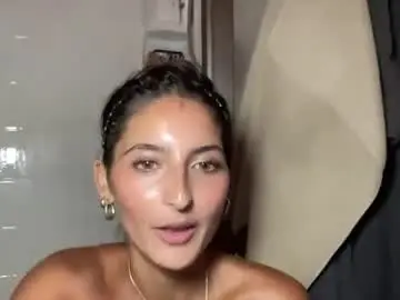 Chaturbate Live Sex Cam of leiathorne_