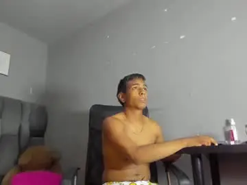 Chaturbate Live Porn of andyclouds21