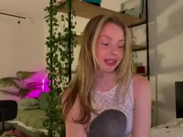Chaturbate Live Sex Cam of elli_harmon