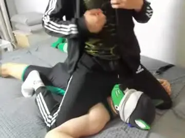 Chaturbate Live Sex Cam of elliot_winki