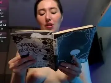 Chaturbate Live Porn of may_may_moon
