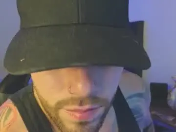 Chaturbate Live Sex Cam of ades_lowe