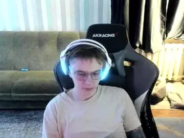 Chaturbate Nude Webcam of aron_neall