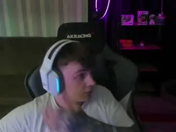 Chaturbate Free Porn Cam of aron_neall
