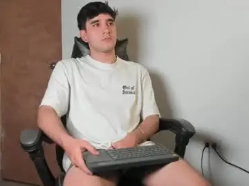 Chaturbate Live Sex Cam of leo_jones389