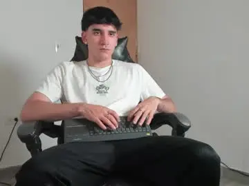 Chaturbate Live Sex Cam of leo_jones389