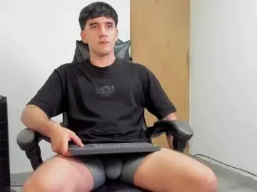 Chaturbate Best live sex cam show of leo_jones389