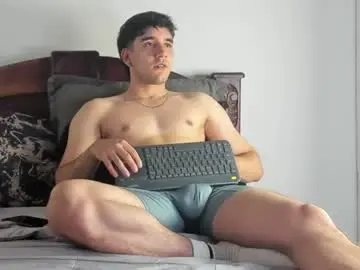 Chaturbate Live Sex Cam of leo_jones389