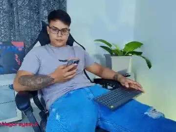 Chaturbate Best live sex cam show of santiagoreyesftt