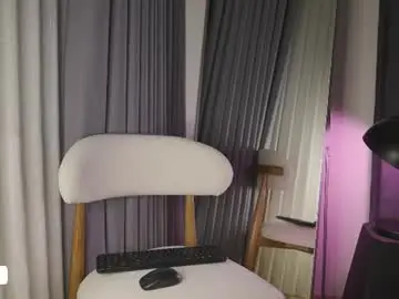 Chaturbate Live Sex Cam of alisha_brainly