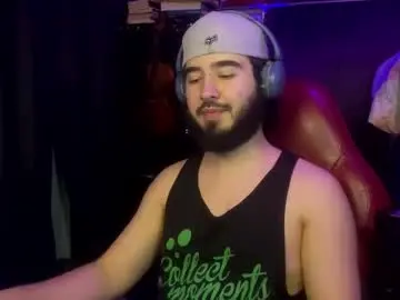 Chaturbate Live Sex Cam of artorias_4