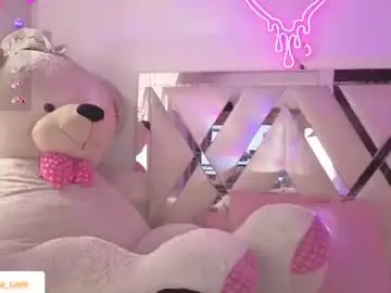 Chaturbate Live Sex Cam of isabela_tay