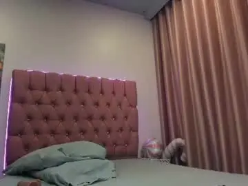 Chaturbate Live Sex Cam of mazeekiin