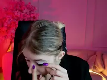 Chaturbate Adult Video Chat of tinadavil