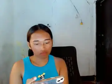 Chaturbate Live Sex Cam of ur_sexyllie