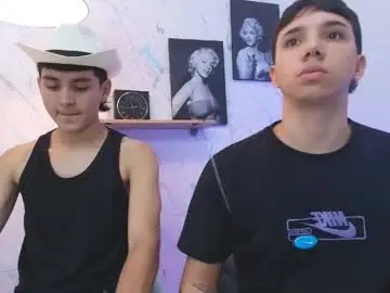 Chaturbate Live Sex Cam of andrew_restrepo