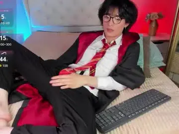 Chaturbate Live Sex Cam of cherryy_boy