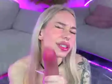 Chaturbate Live Sex Cam of nikkisilk