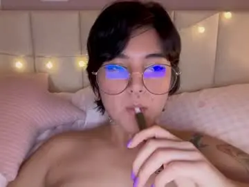 Chaturbate Live Sex Cam of kittenmoon_