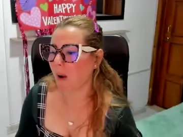 Chaturbate Live Sex Cam of julieta_star69