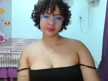 Chaturbate Live Sex Cam of thompson_ari