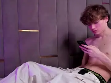 Chaturbate Free Live Porn of curlytwinkboy