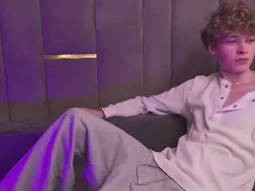 Chaturbate Live Sex Cam of curlytwinkboy