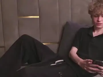 Chaturbate Live Sex of curlytwinkboy