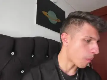 Chaturbate Live Sex Cam of kevin_ahs1