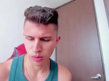 Chaturbate Live Sex Cam of kevin_ahs1