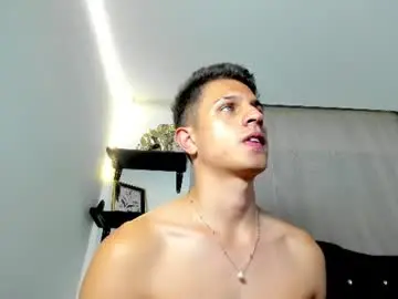 Chaturbate Live Sex Cam of kevin_ahs1